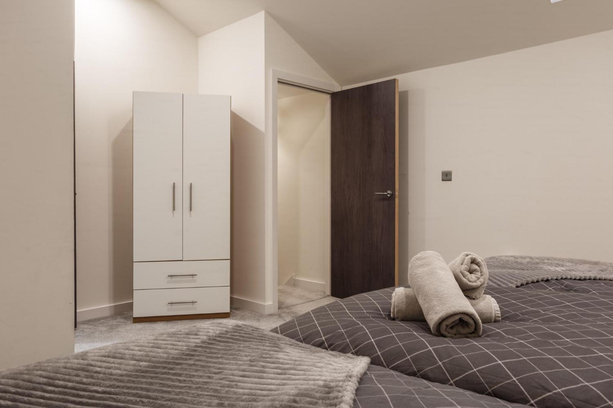 Modern And Cozy Two-Bed Apartment In Bradford แบรดฟอร์ด ภายนอก รูปภาพ