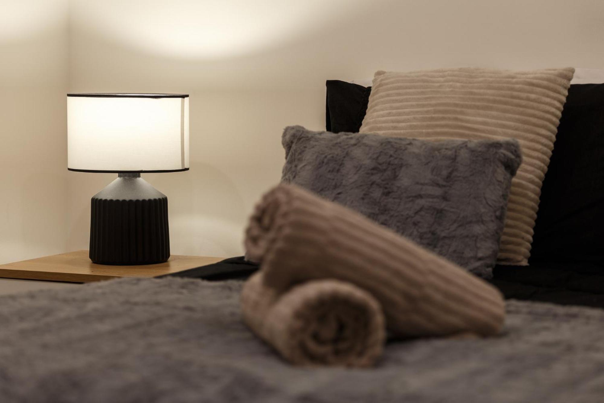 Modern And Cozy Two-Bed Apartment In Bradford แบรดฟอร์ด ภายนอก รูปภาพ