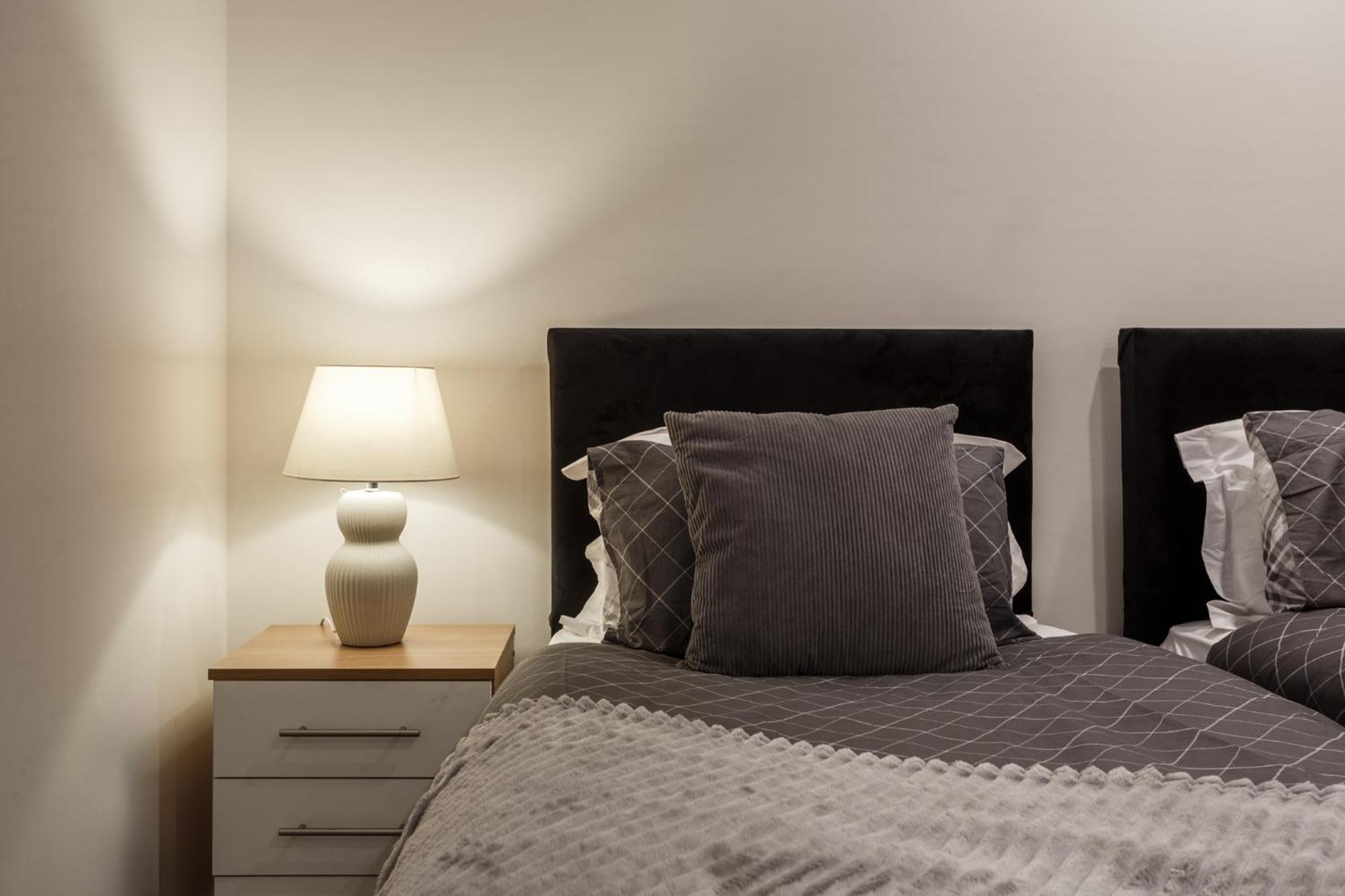 Modern And Cozy Two-Bed Apartment In Bradford แบรดฟอร์ด ภายนอก รูปภาพ