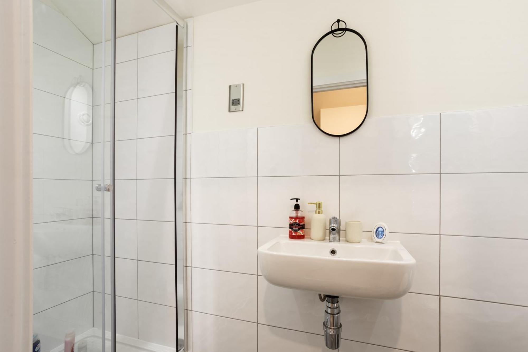 Modern And Cozy Two-Bed Apartment In Bradford แบรดฟอร์ด ภายนอก รูปภาพ