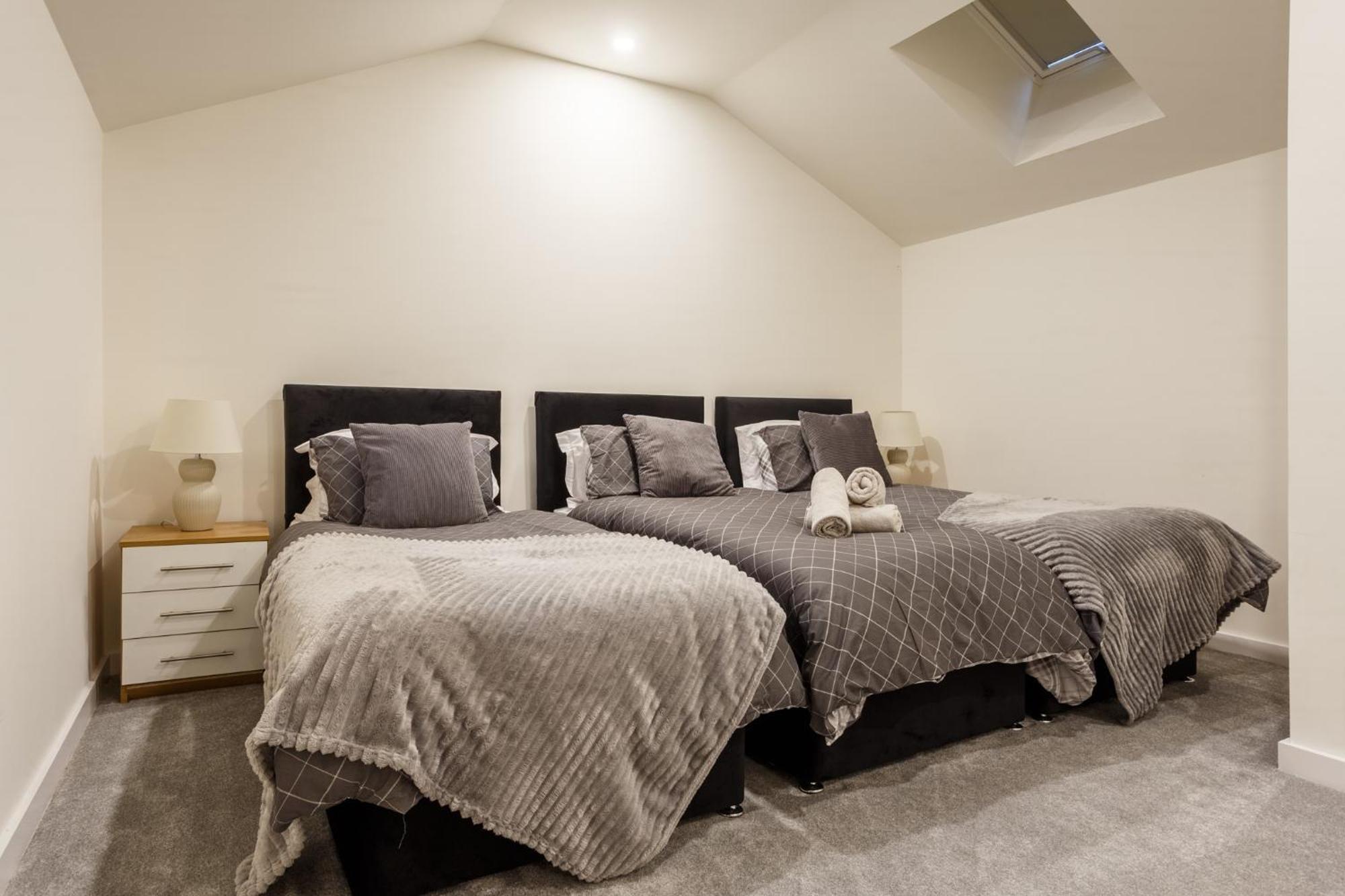 Modern And Cozy Two-Bed Apartment In Bradford แบรดฟอร์ด ภายนอก รูปภาพ