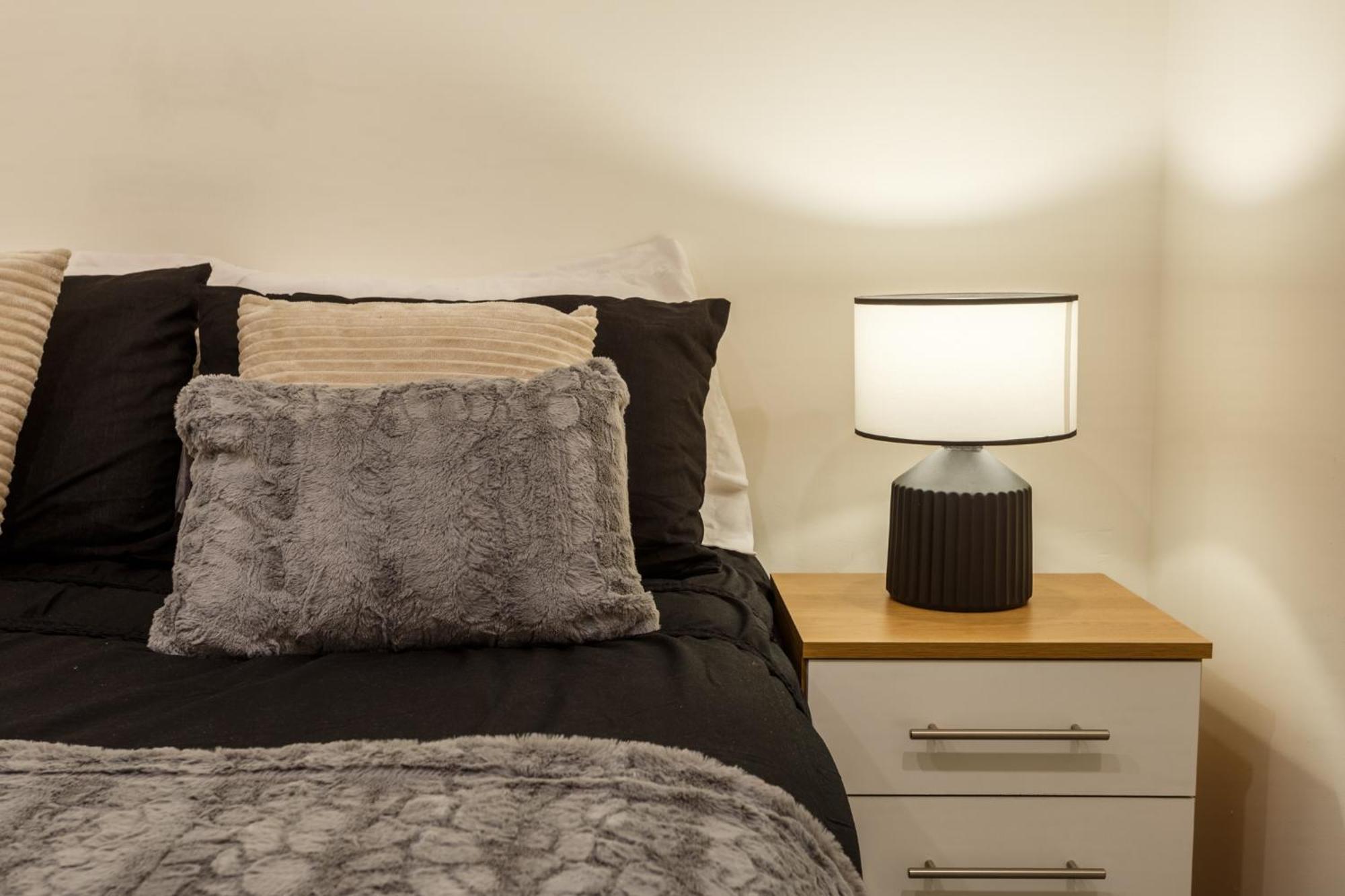 Modern And Cozy Two-Bed Apartment In Bradford แบรดฟอร์ด ภายนอก รูปภาพ
